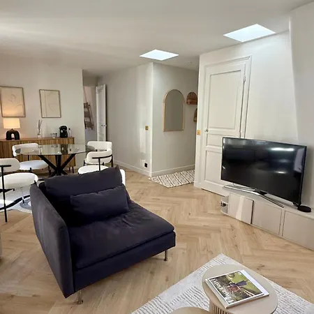 New Apprt 2 Tour Eiffel パリ