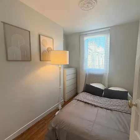 New Apprt 2 Tour Eiffel パリ