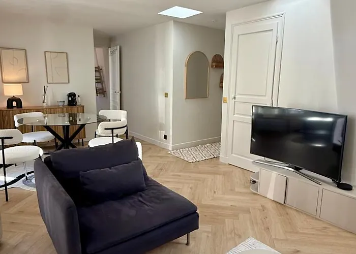 New Apprt 2 Tour Eiffel パリ