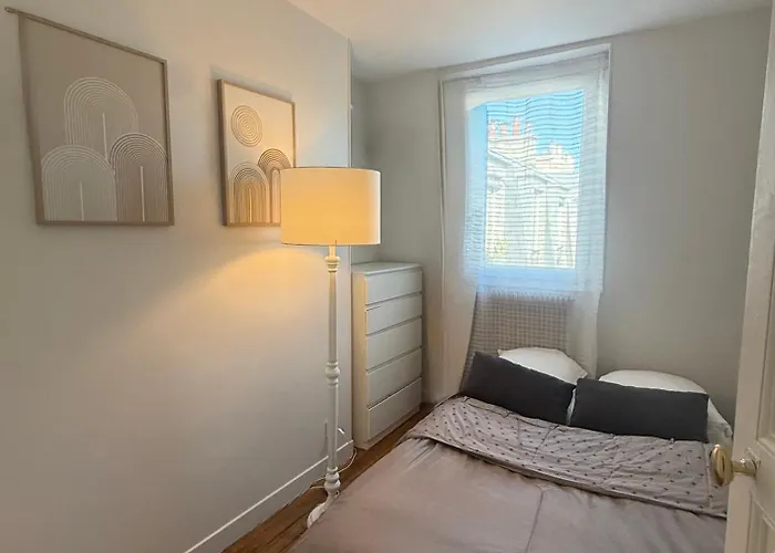 New Apprt 2 Tour Eiffel パリ